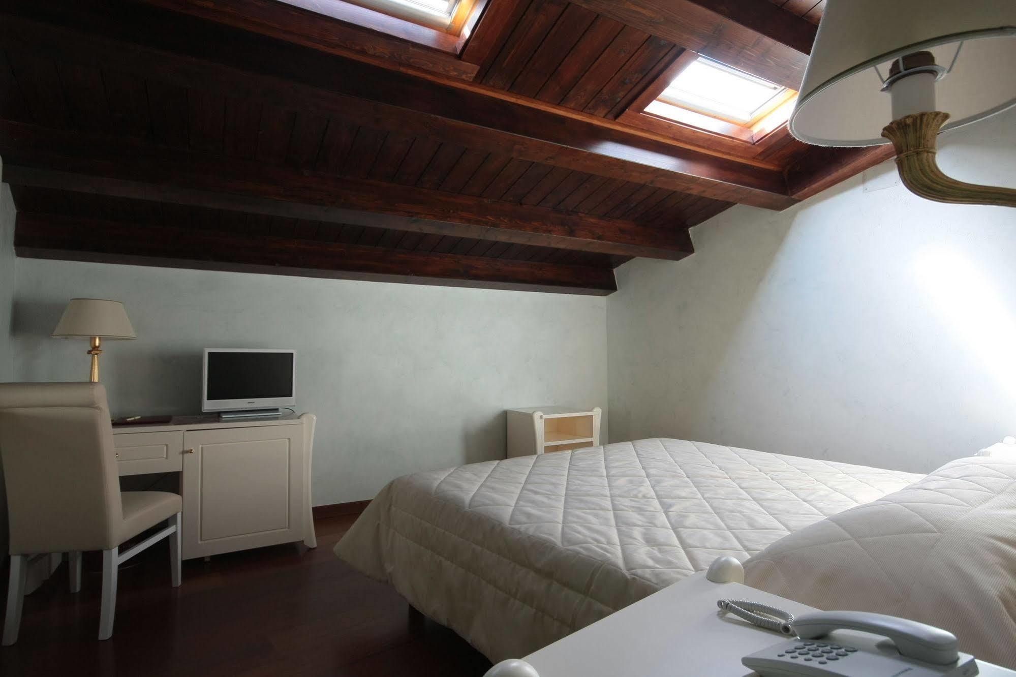 Hotel Rojan Sulmona Kültér fotó