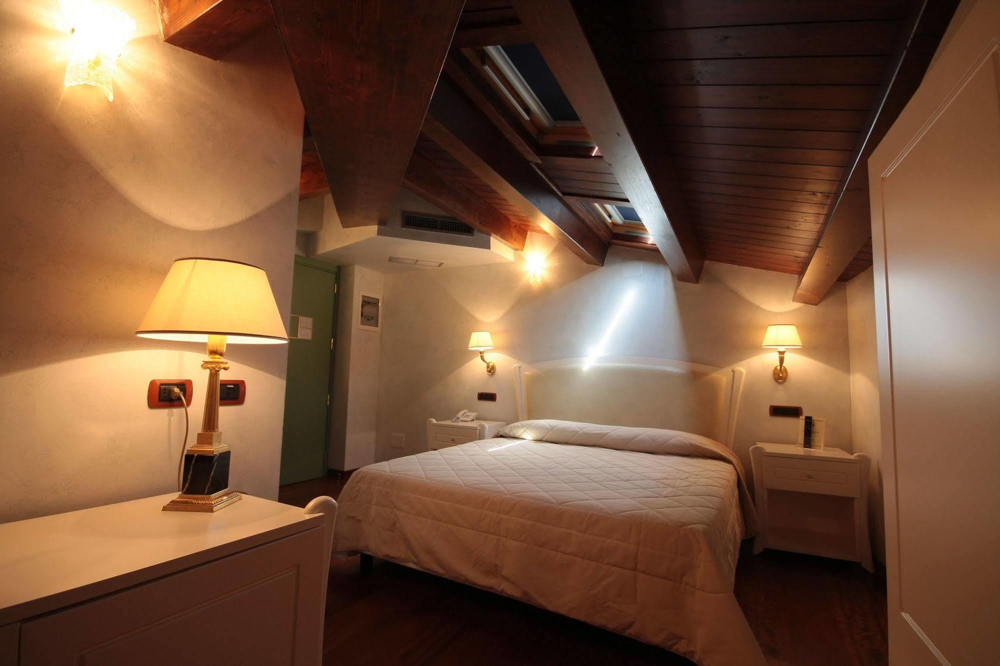 Hotel Rojan Sulmona Kültér fotó