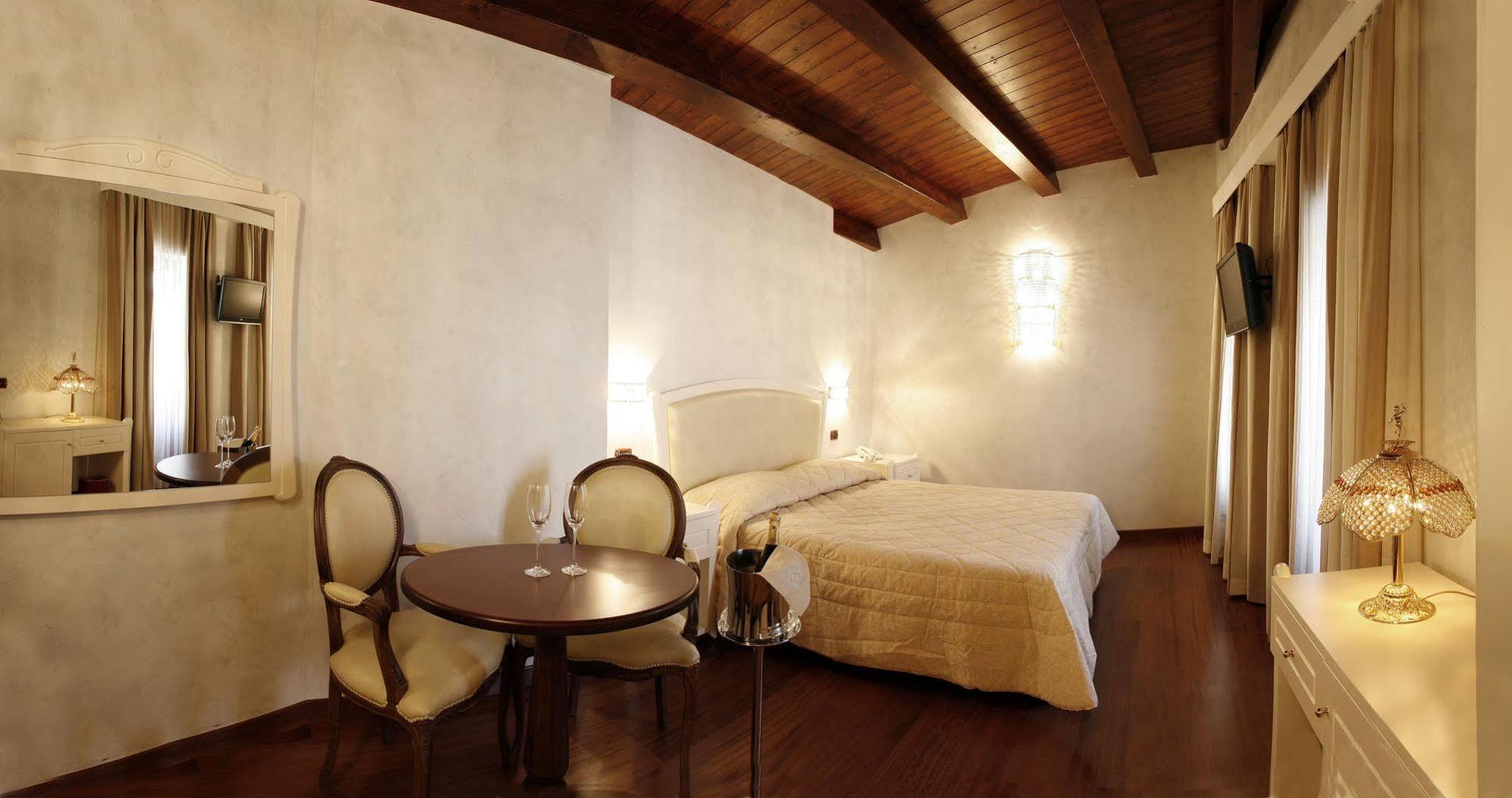 Hotel Rojan Sulmona Kültér fotó
