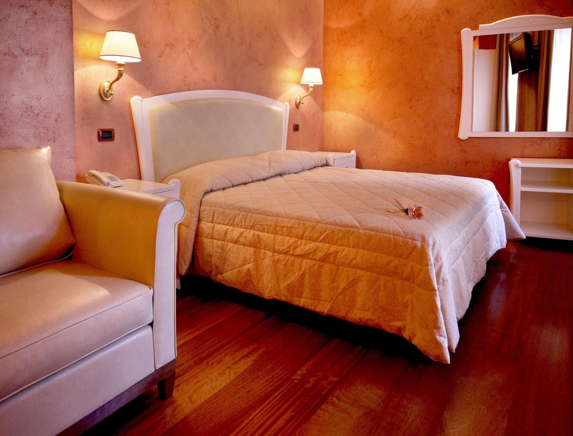 Hotel Rojan Sulmona Kültér fotó