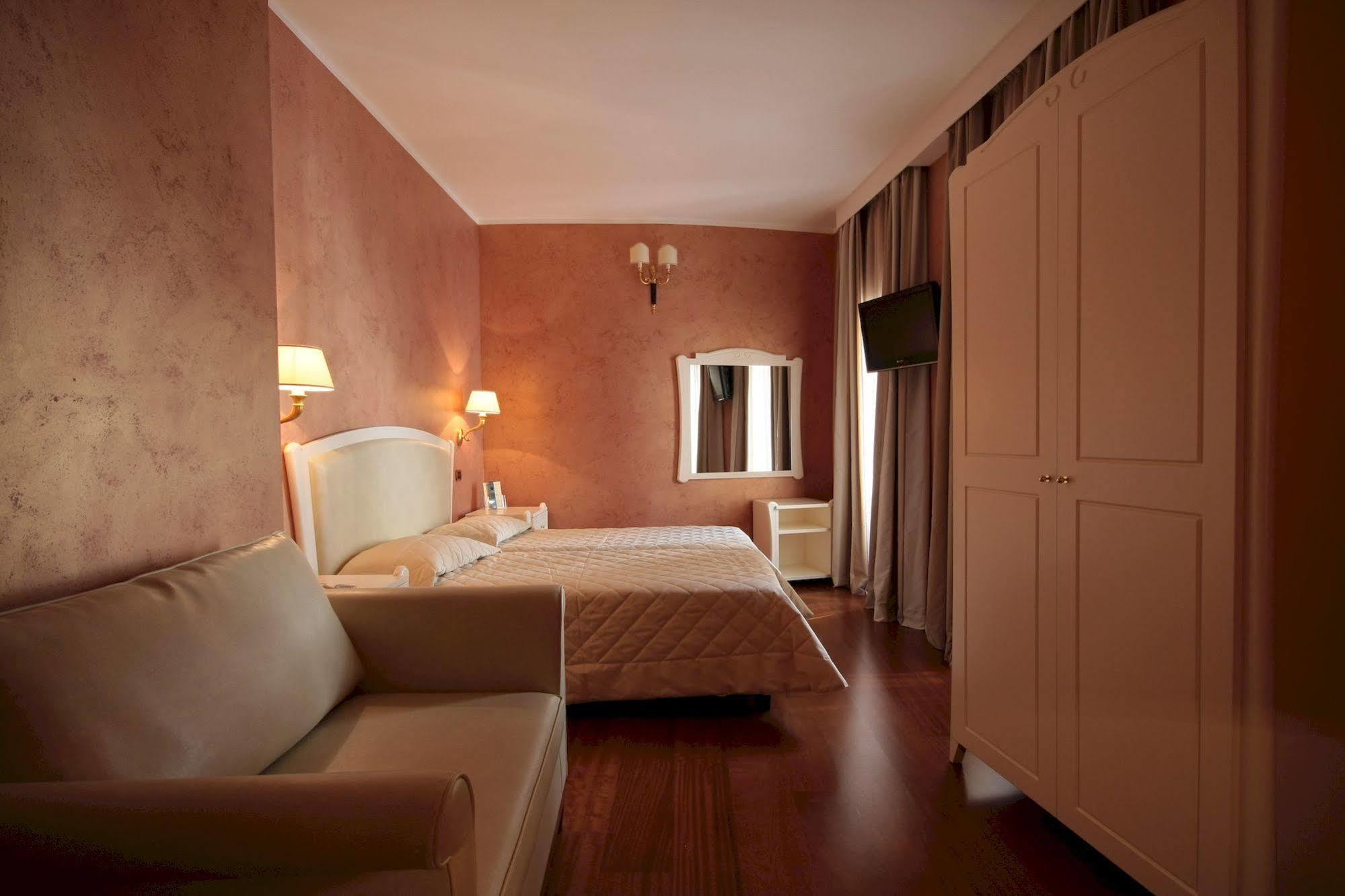 Hotel Rojan Sulmona Kültér fotó