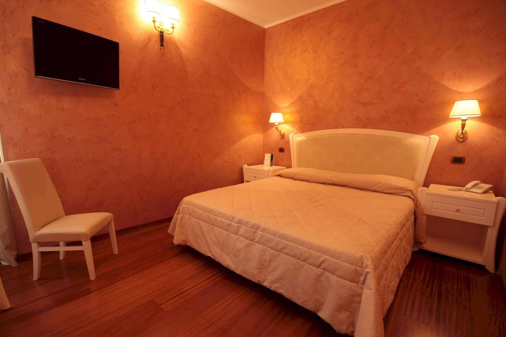 Hotel Rojan Sulmona Kültér fotó