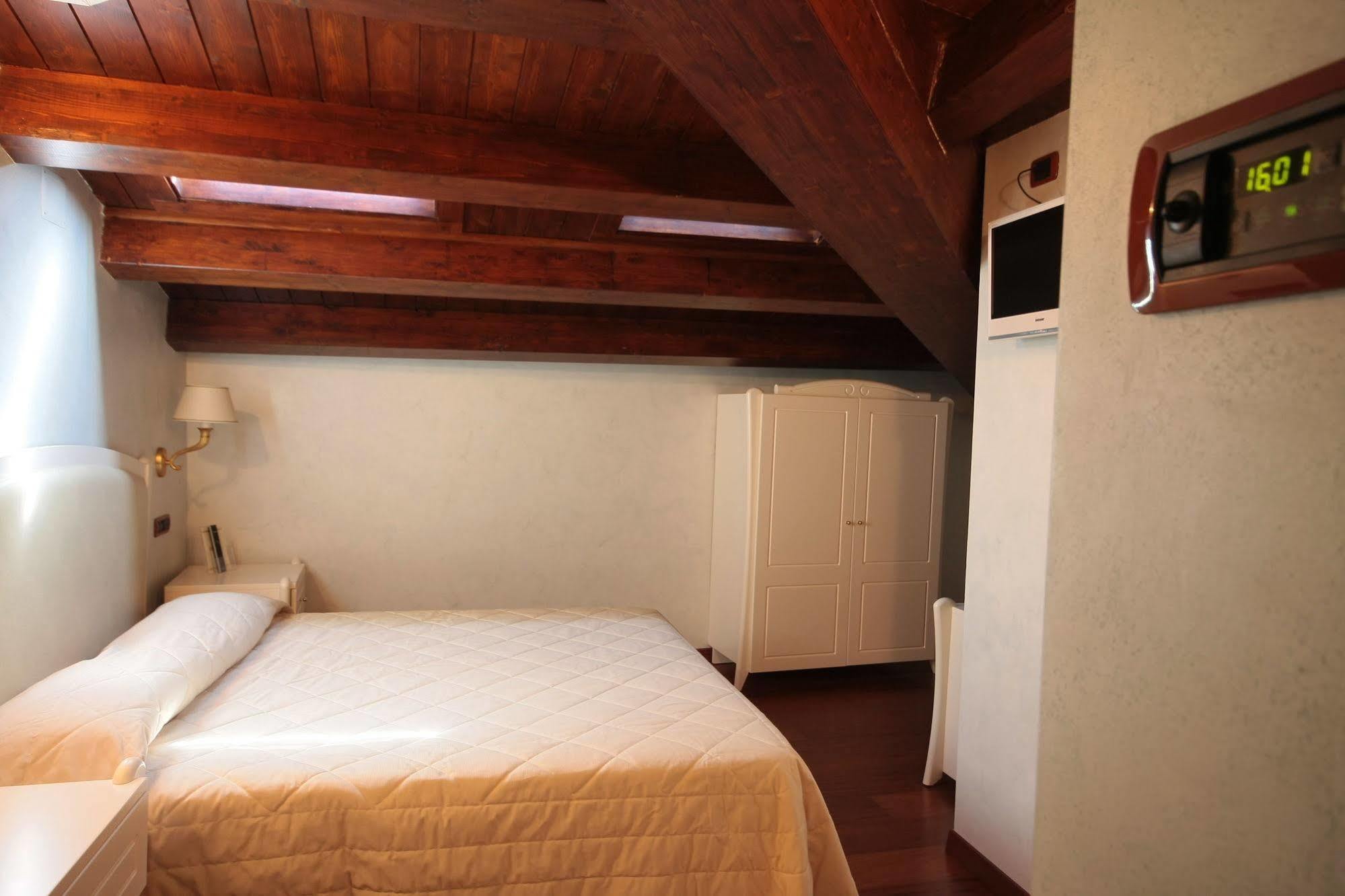 Hotel Rojan Sulmona Kültér fotó