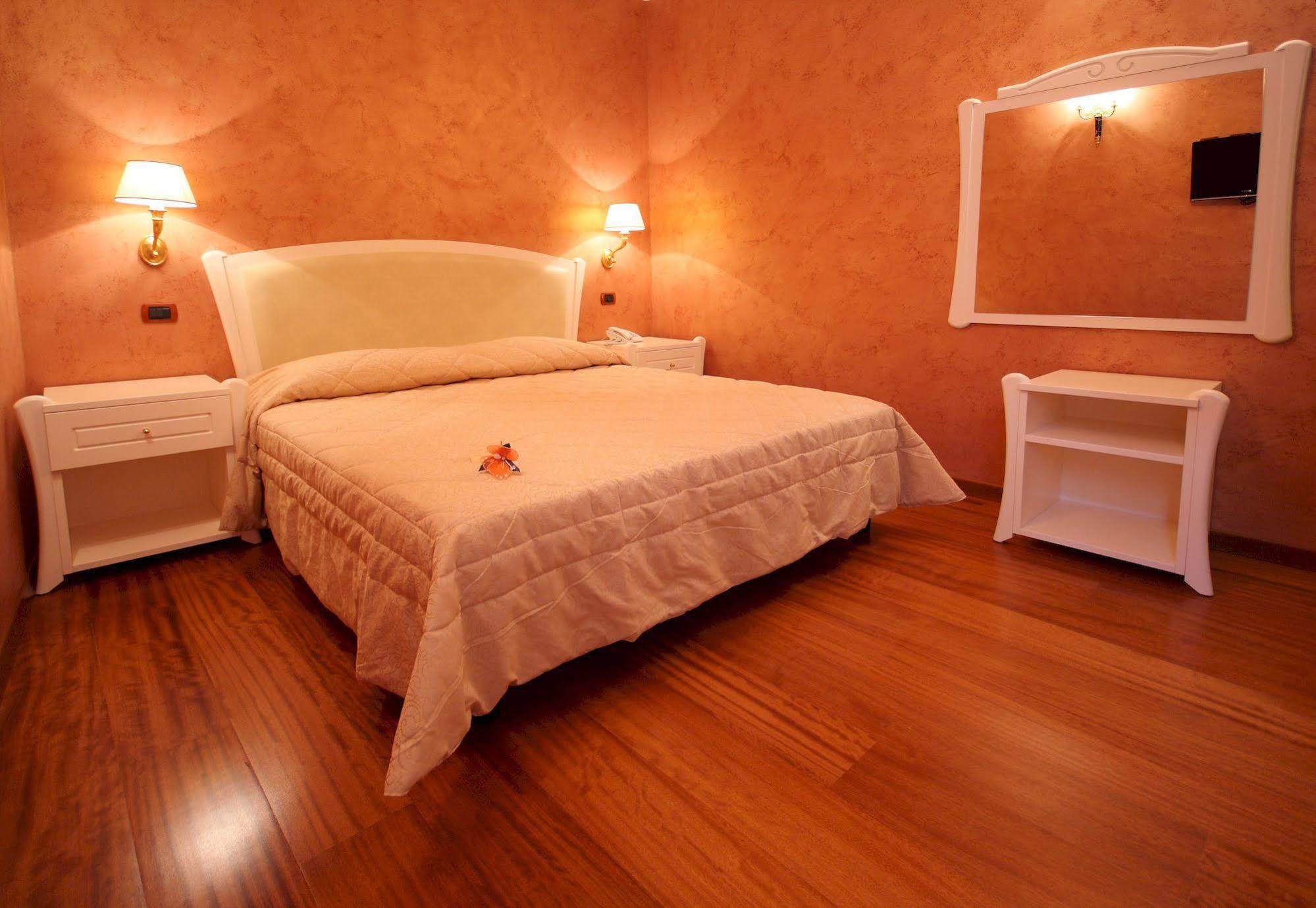 Hotel Rojan Sulmona Kültér fotó